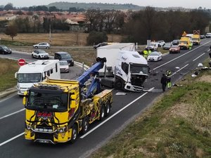 La voiture et le poids lourd impliqués dans à Perpignan.