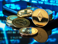 Un couple de Dompierre-sur-Mer, en Charente-Maritime, a été séquestré et violenté par un groupe d’hommes voulant leur dérober des cryptomonnaies.